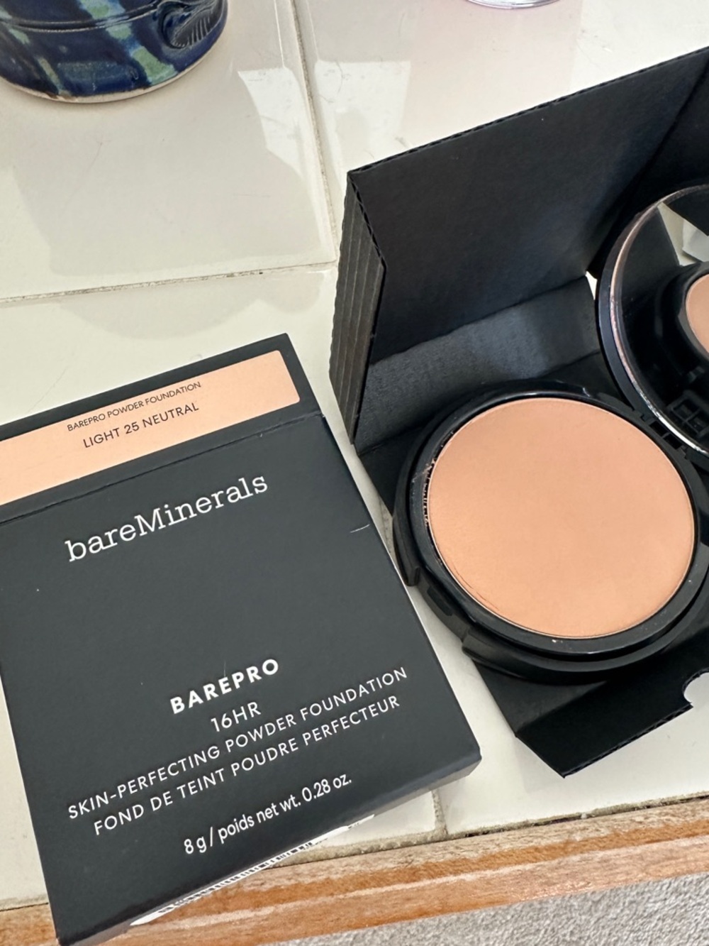 bareMinerals BAREPRO Pressed Powder Foundation in Light 25 Neutral Beige